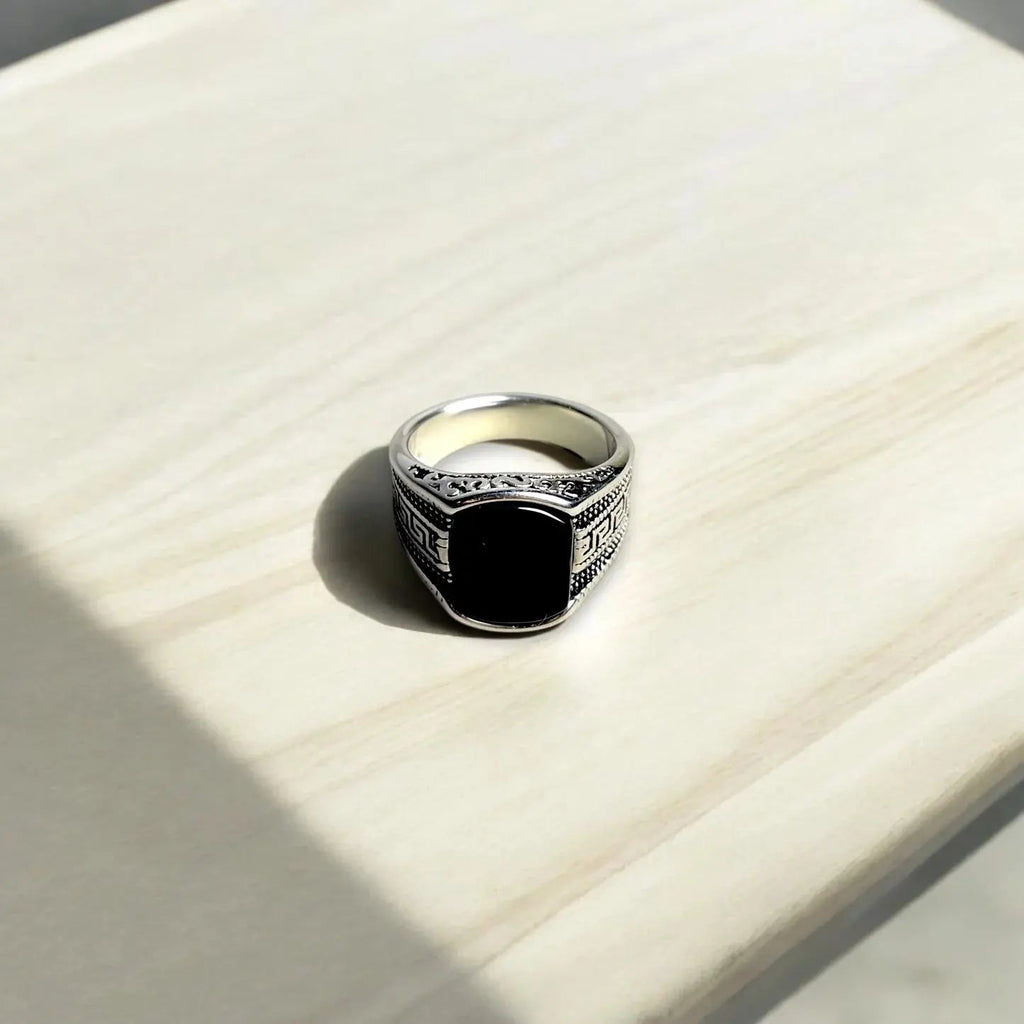 Obsidian Crest Ring - Castellan