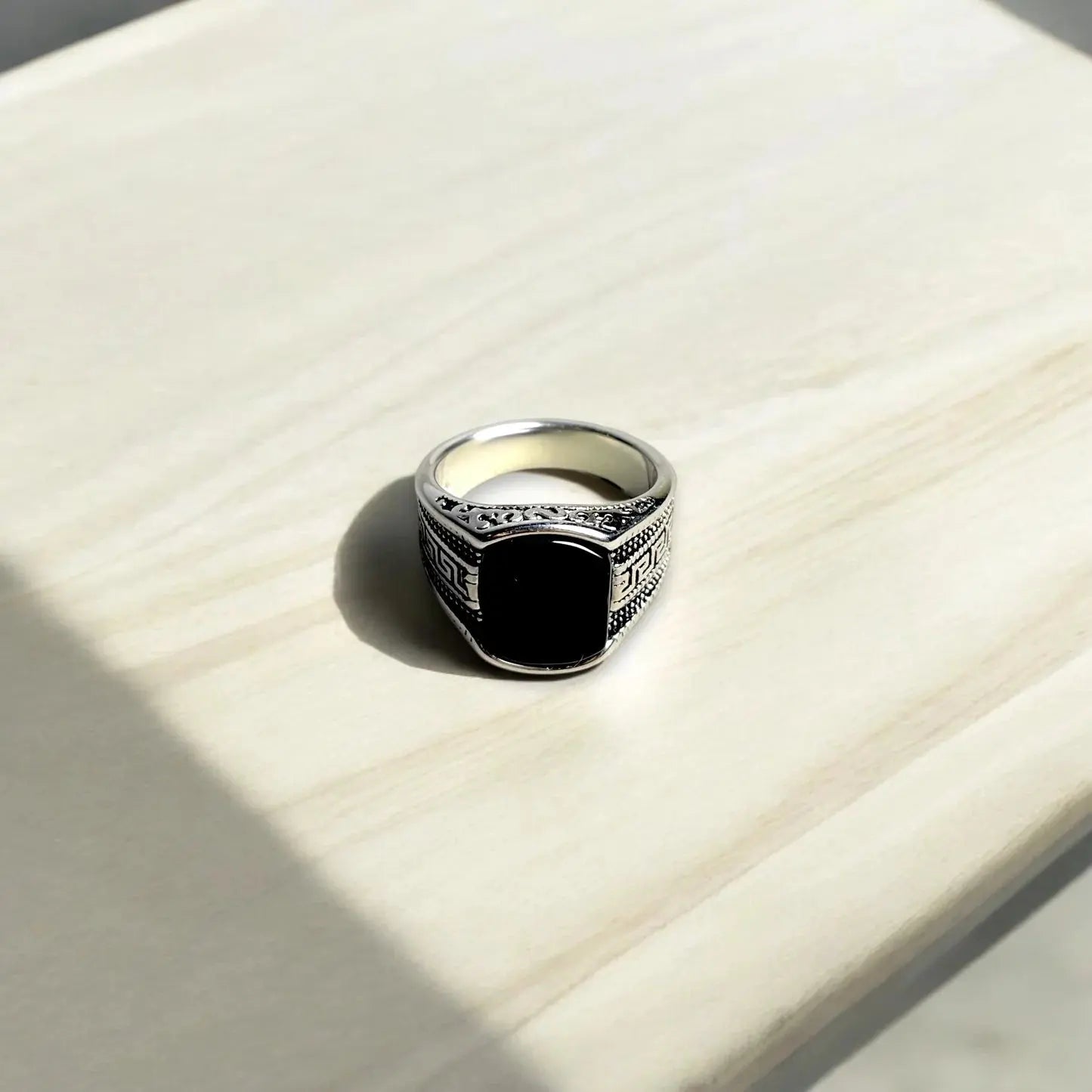 Obsidian Crest Ring - Castellan