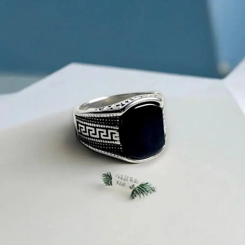 Obsidian Crest Ring - Castellan